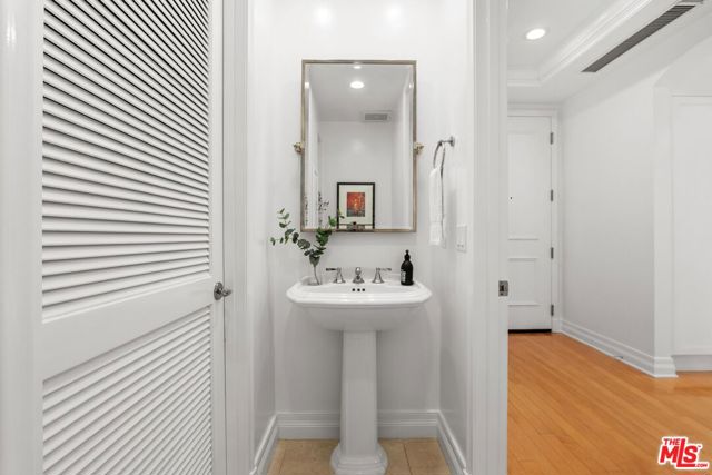 11847 Gorham Avenue, Los Angeles CA: https://media.crmls.org/mediaz/32247967-5626-4fa0-960a-31b979c00bdd.jpg