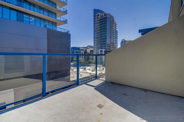 875 G STREET, San Diego CA: https://media.crmls.org/mediaz/3224bff3-fff4-4c2b-8e1b-128b418ae79e.jpg