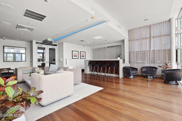 1155 S Grand Avenue, Los Angeles CA: https://media.crmls.org/mediaz/3224e40e-a50d-4382-a06f-0e57ef9e6cb2.jpg