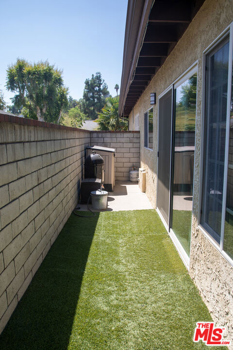 12818 Neon Way, Granada Hills CA: https://media.crmls.org/mediaz/3224e7fa-6882-40d5-9afb-064a51e288cc.jpg
