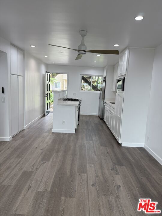 6471 Kanan Dume Road, Malibu CA: https://media.crmls.org/mediaz/32251d57-88f1-4114-9ba8-444a8df93476.jpg