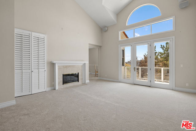 2046 Palisades Drive, Pacific Palisades CA: https://media.crmls.org/mediaz/32252991-8979-4bca-b2f2-566f77e6083d.jpg