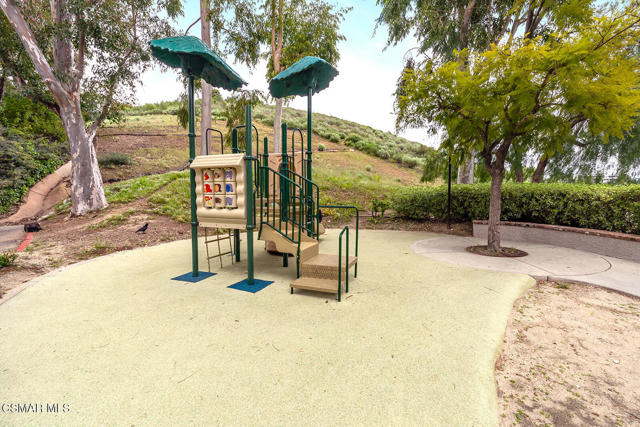 732 Via Colinas, Westlake Village CA: https://media.crmls.org/mediaz/32256a21-08bc-464d-9025-d3224122e911.jpg