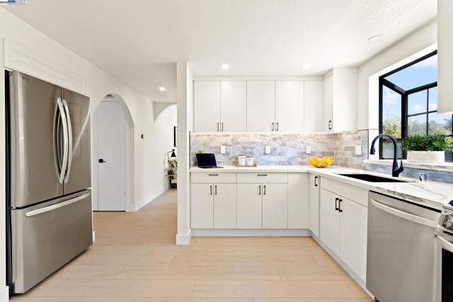 37807 Lobelia Dr, Newark CA: https://media.crmls.org/mediaz/3225802c-fae9-4cd5-a3bd-cabc50daf424.jpg