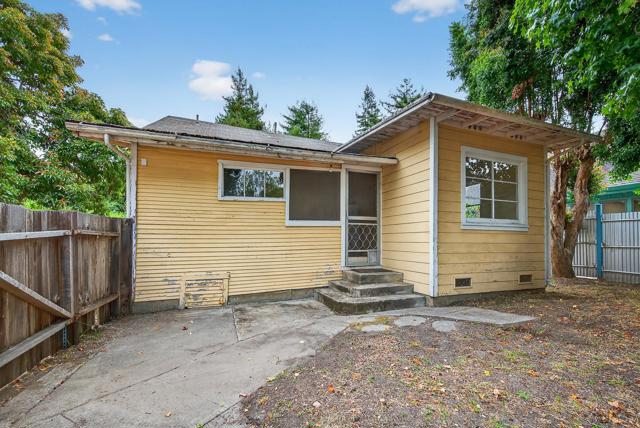 3475 N Main Street, Soquel CA: https://media.crmls.org/mediaz/3225d393-e2b3-4f7a-abd0-734493729ea8.jpg