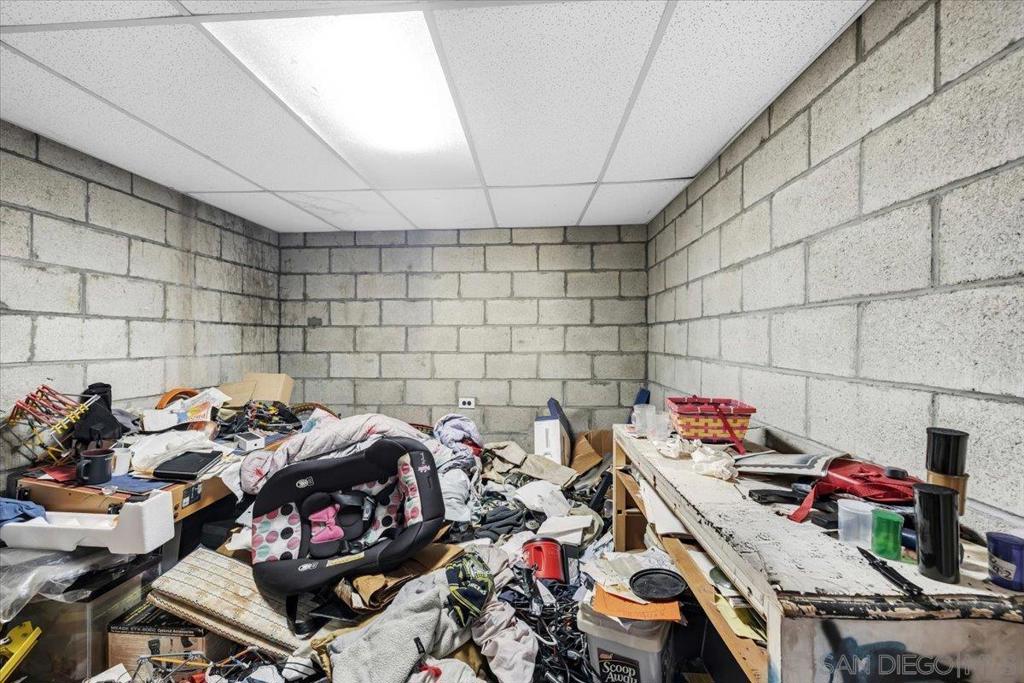 https://media.crmls.org/mediaz/322607d2-4b9e-4b2c-950a-2e0455ac07ca.jpg?preset=X-Large