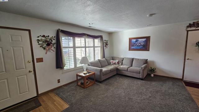 33 Paseo Grande, San Lorenzo CA: https://media.crmls.org/mediaz/322676b5-d6cc-41d6-b826-8997eab77298.jpg