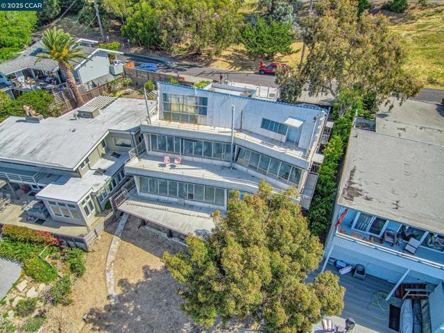 841 Ocean Ave, Richmond CA: https://media.crmls.org/mediaz/3226ba22-c14f-46a9-9f66-405dcfb63ca6.jpg