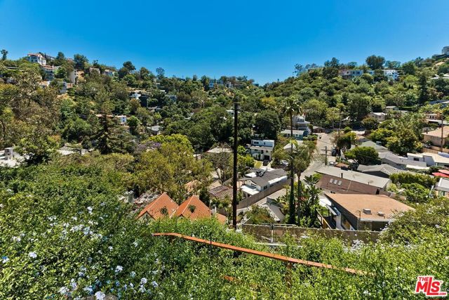 8305 Yuma Place, Los Angeles CA: https://media.crmls.org/mediaz/3226cabc-2ed2-4284-b0b2-841f28e1ac81.jpg