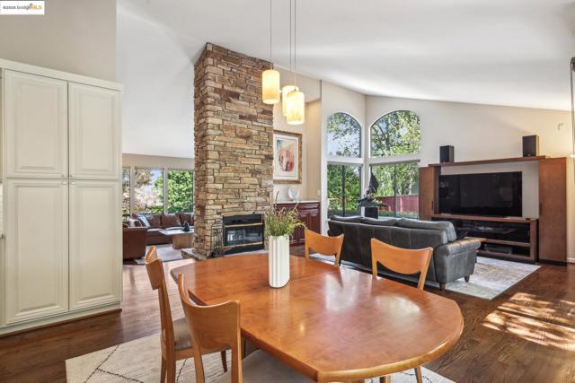 1037 Silverhill Dr, Lafayette CA: https://media.crmls.org/mediaz/3226cfcf-607c-44ff-9a46-abeedfde5005.jpg