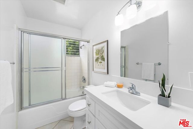 1101 Lincoln Boulevard, Santa Monica CA: https://media.crmls.org/mediaz/3226eecd-4578-4cf3-bebe-278437757d80.jpg