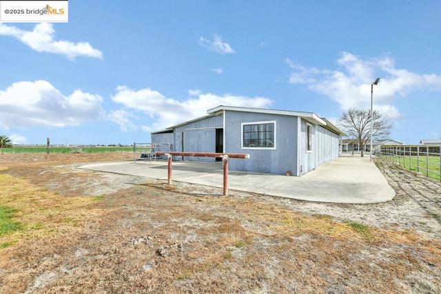 4985 Bixler Road, Byron CA: https://media.crmls.org/mediaz/32279302-a4ab-41e9-a99b-9e4c78c8ddbd.jpg