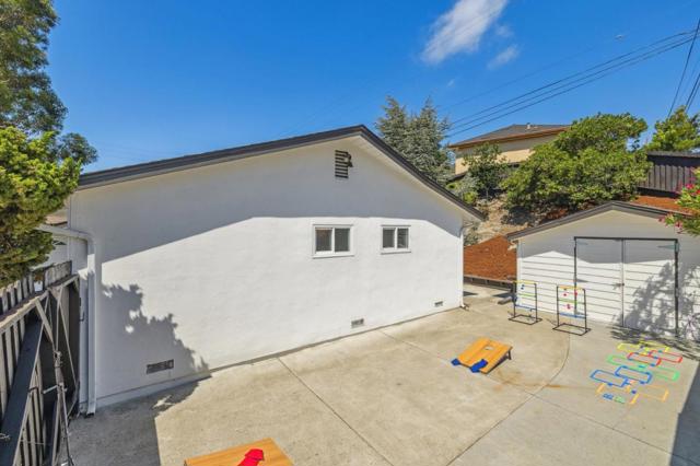 3902 Bret Harte Drive, Redwood City CA: https://media.crmls.org/mediaz/32279883-5b9d-423a-954c-010b8c7fa5e1.jpg