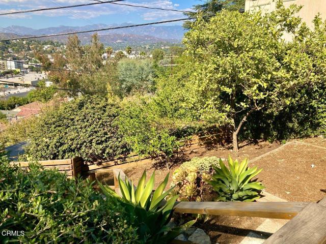 Detail Gallery Image 20 of 27 For 3847 Sunbeam Dr, Los Angeles,  CA 90065 - 3 Beds | 2/1 Baths