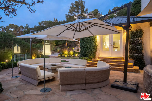 3818 Hollyline Avenue, Sherman Oaks CA: https://media.crmls.org/mediaz/3227a9aa-9290-4196-aab5-aabcf260e3c4.jpg