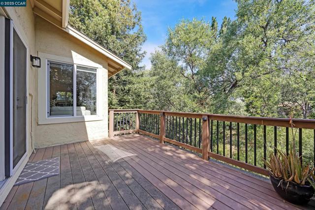 14 Saint Louis Ln, Pleasant Hill CA: https://media.crmls.org/mediaz/3227f6de-28e1-4dc5-aa6d-728de735d8a8.jpg