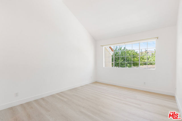 4240 Lost Hills Road, Calabasas CA: https://media.crmls.org/mediaz/3227fee9-34af-4c36-9877-092fe552e022.jpg