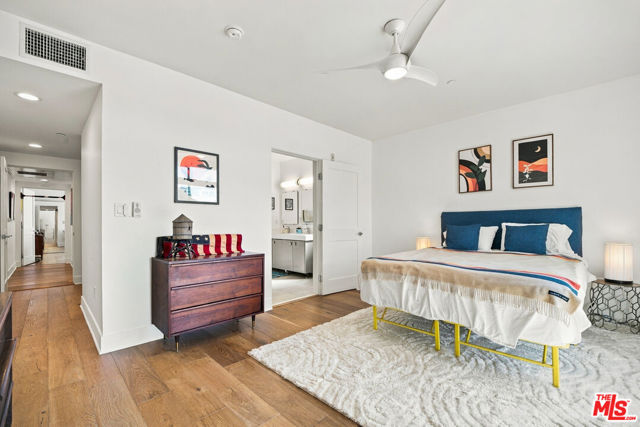 118 North Kings Road, 301 photo 22