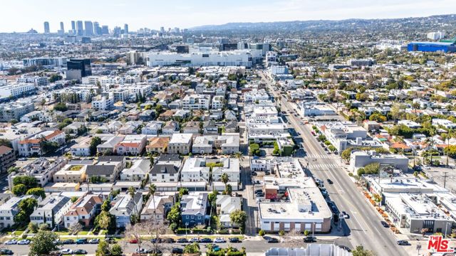 139 N Harper Avenue, Los Angeles CA: https://media.crmls.org/mediaz/322887f8-e556-4f3c-80e1-a3648dd0bc4c.jpg