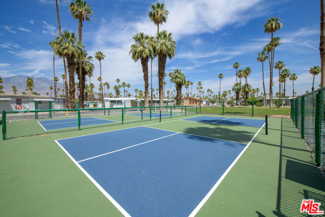 395 Wolf Lane, Cathedral City CA: https://media.crmls.org/mediaz/3229043f-deec-4a49-8b19-b5086fe3ccec.jpg