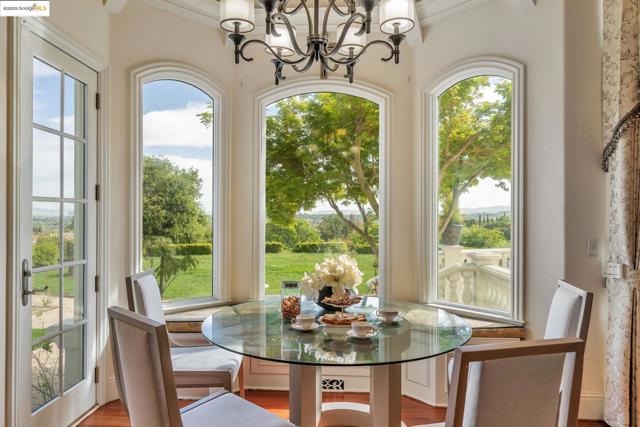 1853 Via Di Salerno, Pleasanton CA: https://media.crmls.org/mediaz/32293683-419b-4576-914c-442dbfb78eb3.jpg