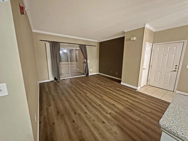 701 Gibson Dr, Roseville CA: https://media.crmls.org/mediaz/32295164-7a01-4949-a24b-0a6e7f3bcffa.jpg