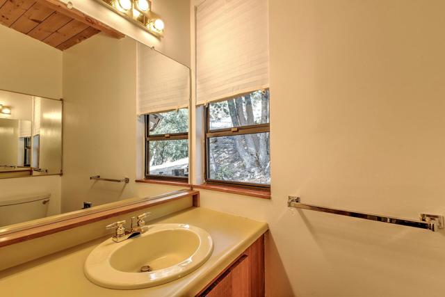 55283 Pine Crest, Idyllwild CA: https://media.crmls.org/mediaz/3229520a-0bef-455a-8f93-f4b1fe6338a8.jpg