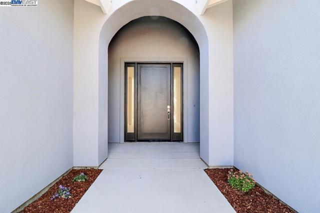 5232 Henderson Ct, Antioch CA: https://media.crmls.org/mediaz/3229ab83-eab1-417e-bf03-caf4a0133519.jpg