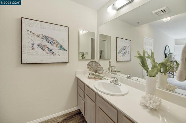 1860 Tice Creek, Walnut Creek CA: https://media.crmls.org/mediaz/322a3af7-87dd-447a-b344-e11f9016b09a.jpg