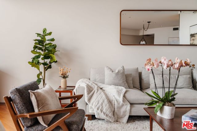 255 Main Street, Venice CA: https://media.crmls.org/mediaz/322aca4a-02f2-4aef-b862-17846a91cfe6.jpg