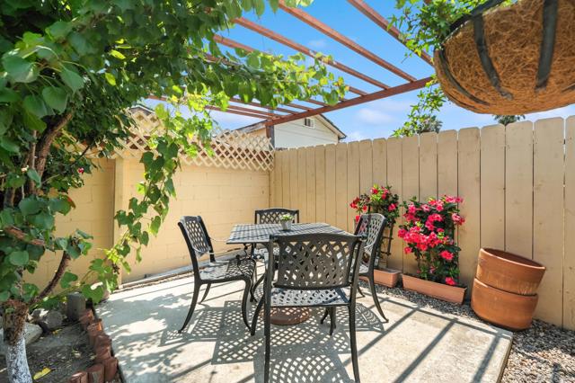253 Holiday Way, Oceanside CA: https://media.crmls.org/mediaz/322b0c6e-7846-4707-844f-3c06aebee26a.jpg