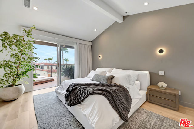 6442 Lunita Road, Malibu CA: https://media.crmls.org/mediaz/322b13d7-5e59-444e-9a41-05ad52ccfecf.jpg