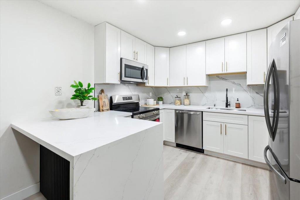 2700 Oak Road #11