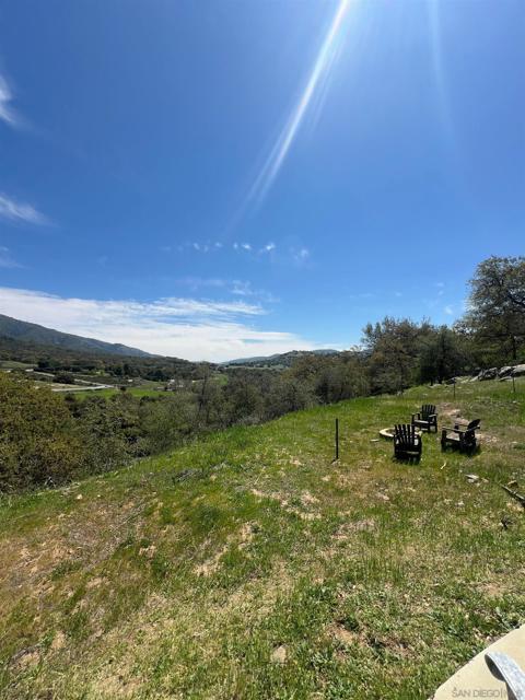 31913 Calle El Potrero, Pauma Valley CA: https://media.crmls.org/mediaz/322c0bea-30cb-4531-b782-a3d01836106a.jpg