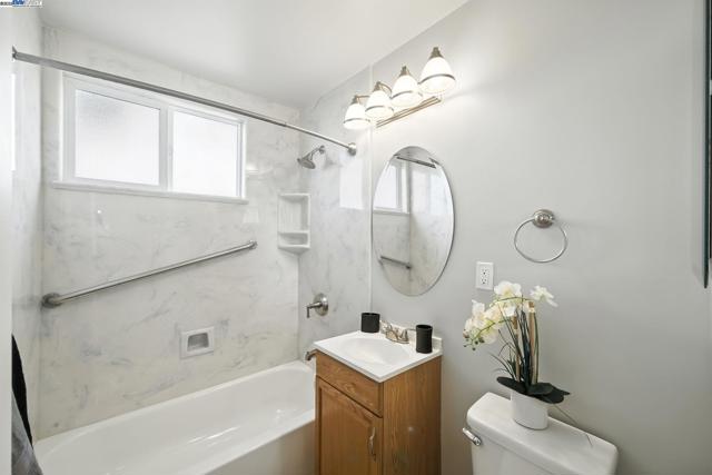15740 Via Sonata, San Lorenzo CA: https://media.crmls.org/mediaz/322c7362-b1fe-4346-b04d-7986c9e18790.jpg