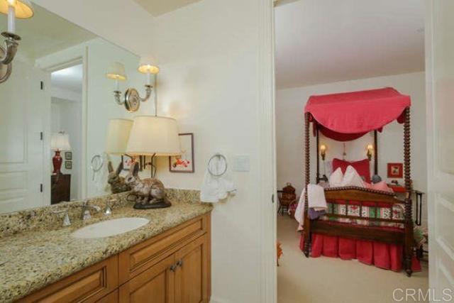 Detail Gallery Image 13 of 15 For 1040 Genter St #205,  La Jolla,  CA 92037 - 3 Beds | 2/1 Baths