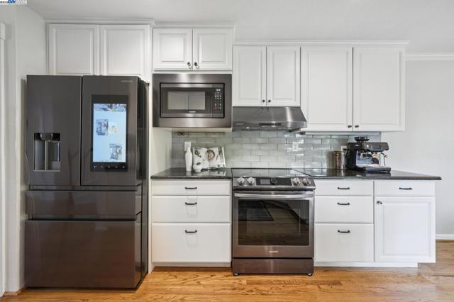 3801 Mohr Ave, Pleasanton CA: https://media.crmls.org/mediaz/322cc3fe-4aaa-4785-8e28-2accb9481d8b.jpg