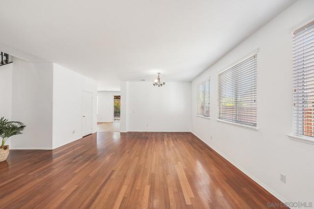 37434 Lumiere Avenue, Murrieta CA: https://media.crmls.org/mediaz/322d753c-8676-4a63-900b-1a2e8ca2c7d3.jpg