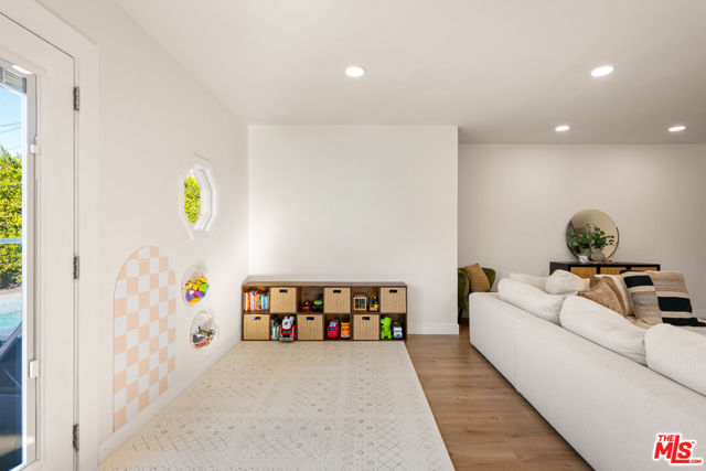 17109 Burton Street photo 4