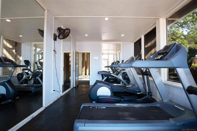 3942 Valeta St, San Diego CA: https://media.crmls.org/mediaz/322dbc20-5ded-43f5-8f1a-84a0b37ebd92.jpg