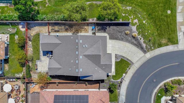 8275 Brookhaven Cir, Discovery Bay CA: https://media.crmls.org/mediaz/322dd176-54a8-4b6d-9fe2-2a361b6e9c99.jpg