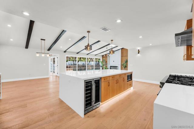 7105 Mimosa Dr, Carlsbad CA: https://media.crmls.org/mediaz/322de8aa-7a6d-4db9-8d5e-8ce70351c42b.jpg