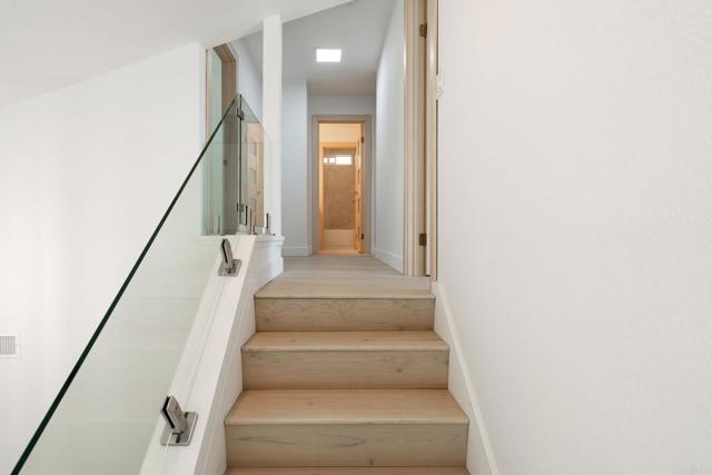 407 Via Ultimo, Encinitas CA: https://media.crmls.org/mediaz/322dec64-67dc-40bc-8595-b63ef202a74d.jpg