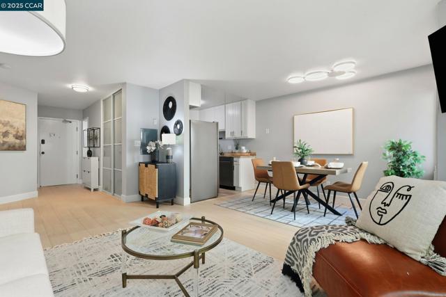 1700 Gough St, San Francisco CA: https://media.crmls.org/mediaz/322e80f3-0e06-4708-88ee-93e29fda5c17.jpg