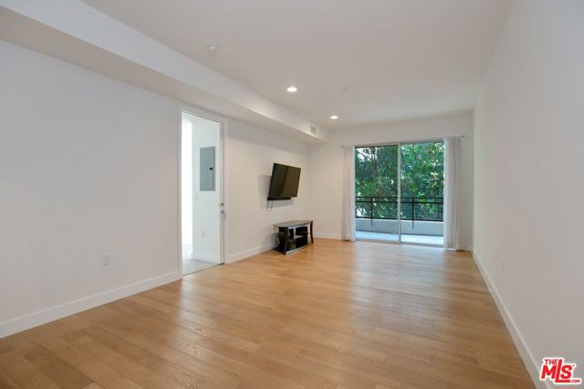 6001 Carlton Way, Los Angeles CA: https://media.crmls.org/mediaz/322ea43f-8560-4e14-80a0-c29107d30ac9.jpg