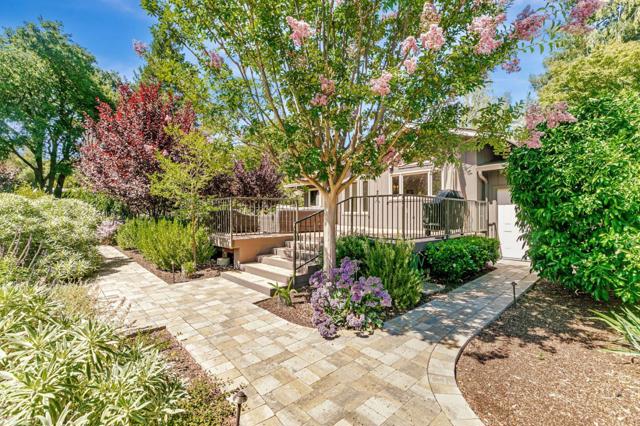 19273 Citrus Lane, Saratoga CA: https://media.crmls.org/mediaz/322ec786-495c-4846-907f-9ff749054fc8.jpg