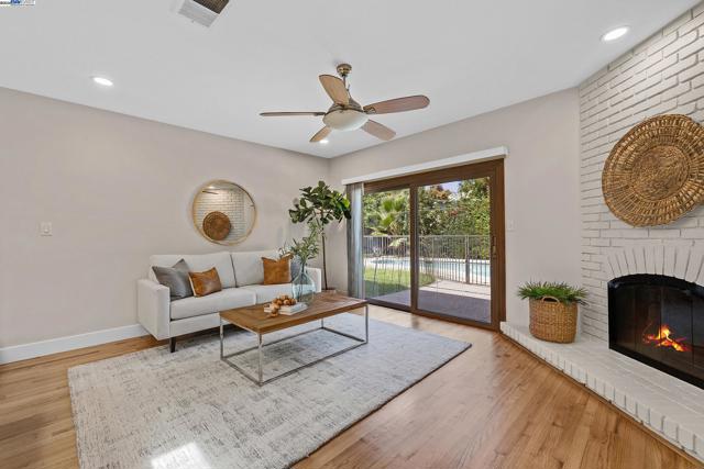 5041 Golden Rd, Pleasanton CA: https://media.crmls.org/mediaz/322ed519-50b2-46c7-ba62-9271ed261368.jpg