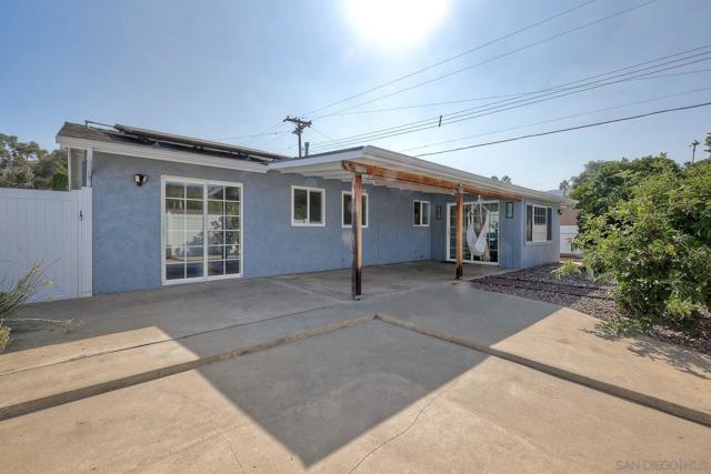9158 Heatherdale St, Santee CA: https://media.crmls.org/mediaz/322f20db-5c2e-40a1-a1f5-3698406238f1.jpg