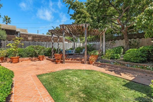 335 Fern Glen, La Jolla CA: https://media.crmls.org/mediaz/32302fc8-31d0-486e-af2e-bd6b0f3646e4.jpg