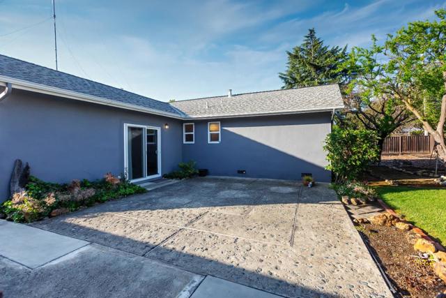1681 La Pradera Drive, Campbell CA: https://media.crmls.org/mediaz/32308a99-baaf-4a66-81b2-21d461c1b5d2.jpg